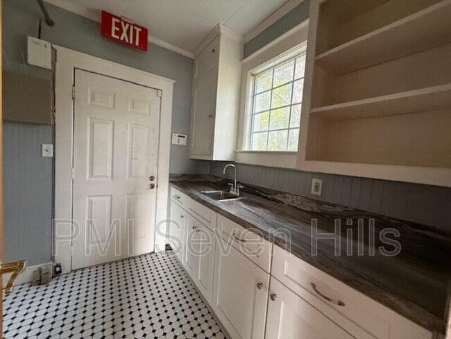 Building Photo - 1350 N Gadsden St