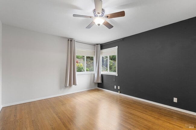 Building Photo - 700 Tamarack Dr