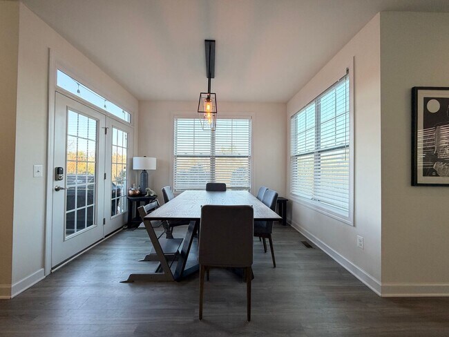 Building Photo - 1078 Delphi Ln