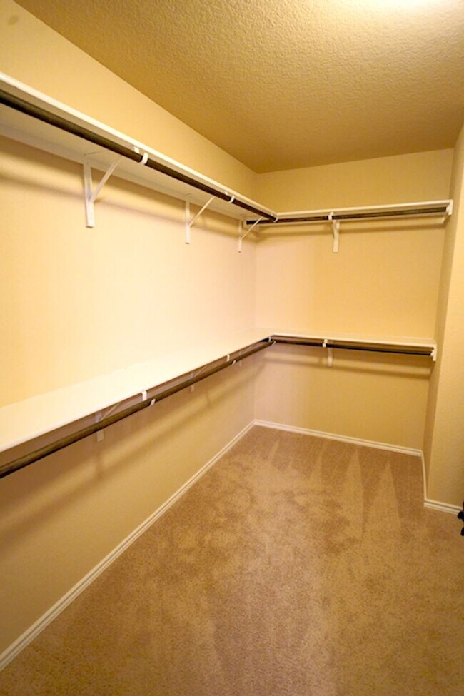 Building Photo - Gorgeous Selma Living with a Inground Pool! Realtor Commission: $625