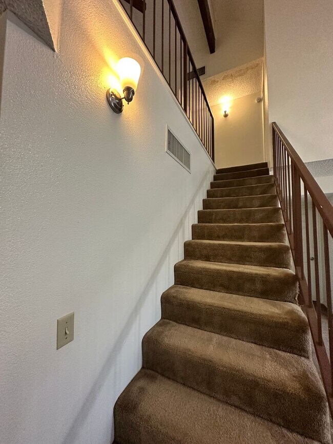 Building Photo - 1200 E River Rd