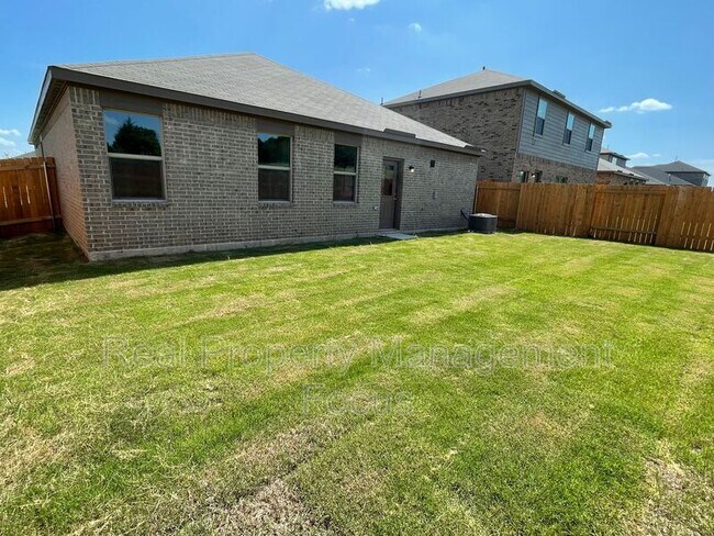 Building Photo - 837 Clark Dr