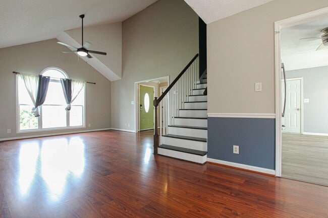 Building Photo - Pet Friendly Two Bedroom!