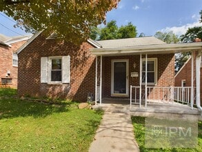 Building Photo - Charming 3BR Cape Cod Home in York Suburban Schools with Fenced Yard & Sunroom!!
