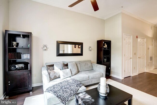 Building Photo - 4950 Brenman Park Dr