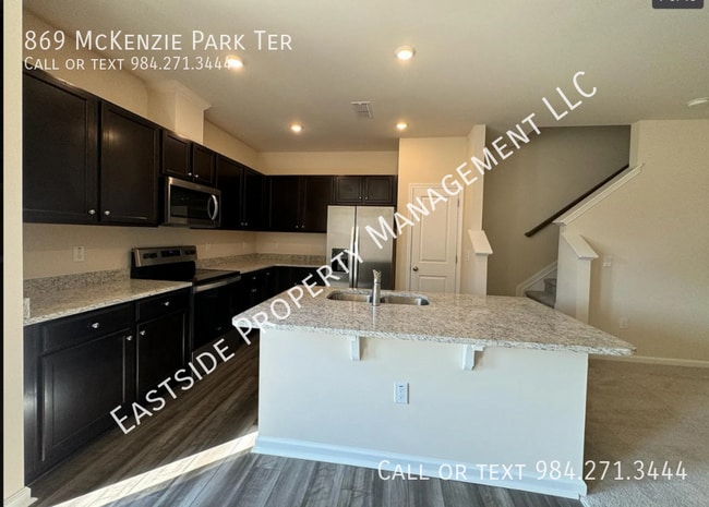 Building Photo - 869 McKenzie Pk Ter