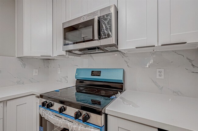 Building Photo - 12802 Sunset Dune Dr