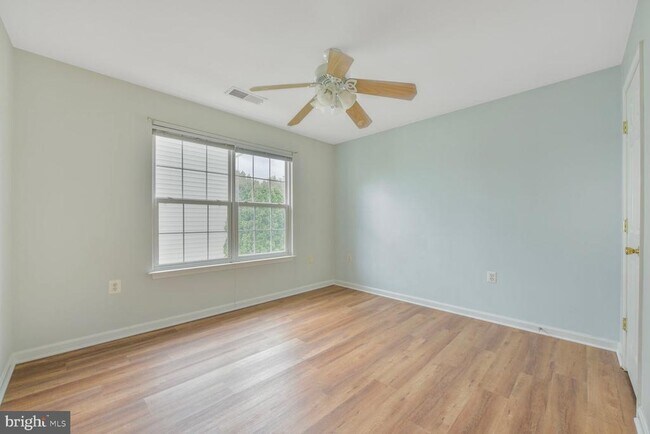 Building Photo - 730 Emerald Hill Dr NE