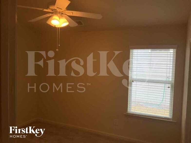 Building Photo - 436 Parkstone Dr