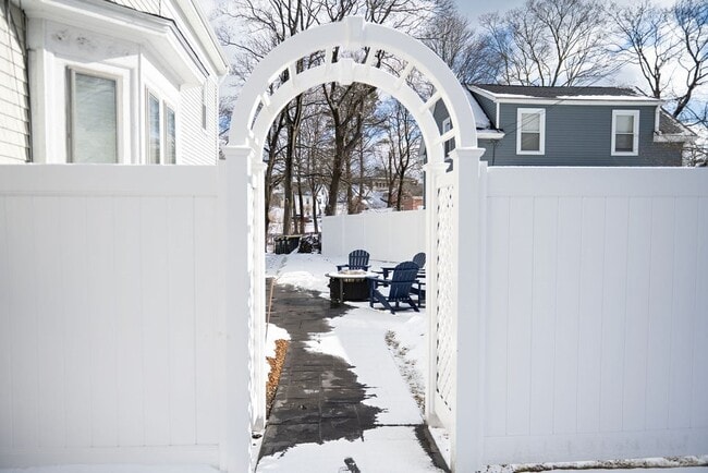 Building Photo - 104 Union St