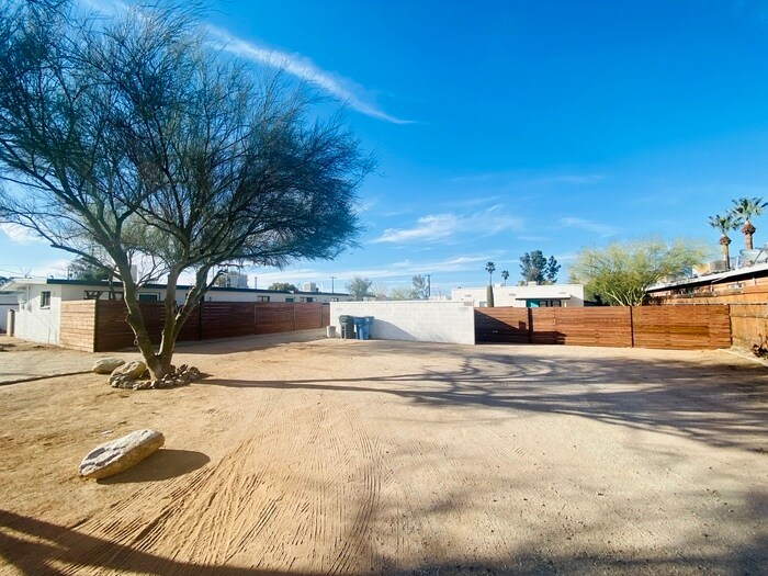 Building Photo - 2625 E Copper St