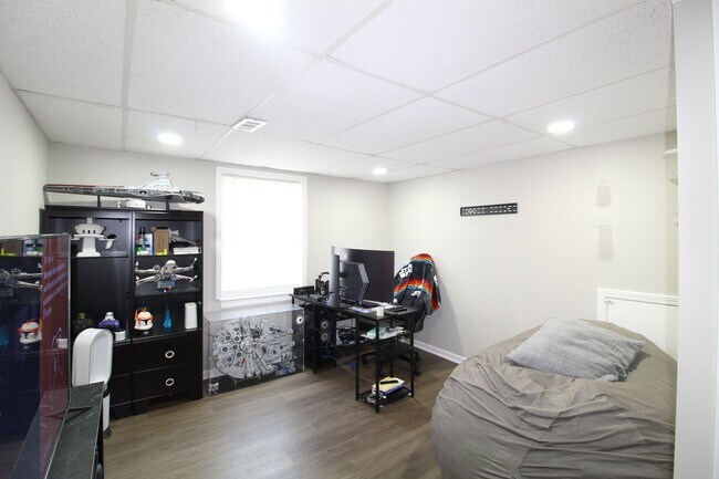 Building Photo - 3367 Oak Dr SW
