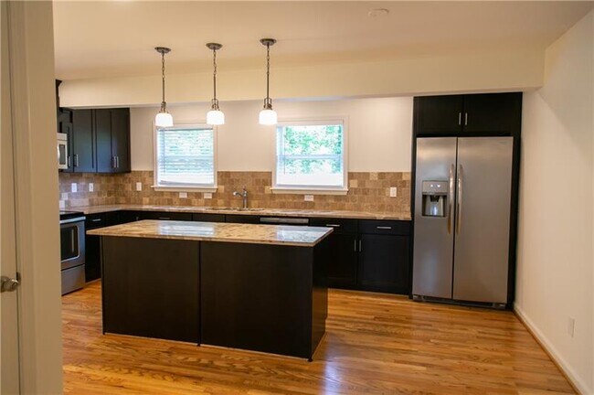 Building Photo - 1547 Delia Dr