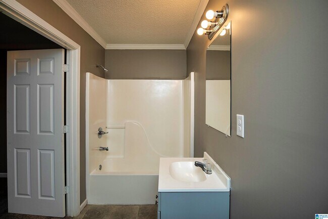 Building Photo - 8941 Glendale Dr