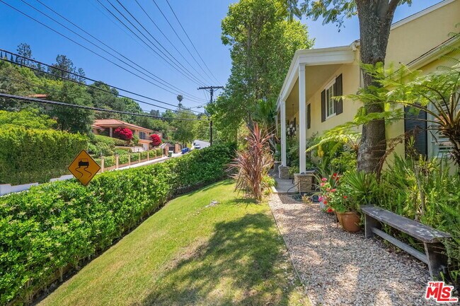 Building Photo - 16684 Calneva Dr