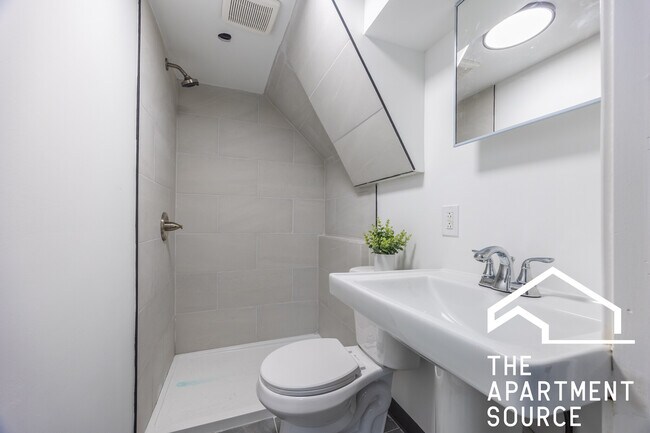 Building Photo - 1634 N Whipple St