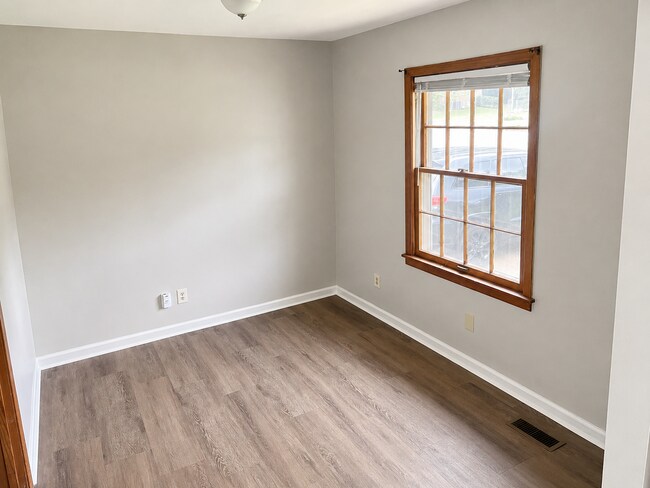Building Photo - 617 Austin Dr NW