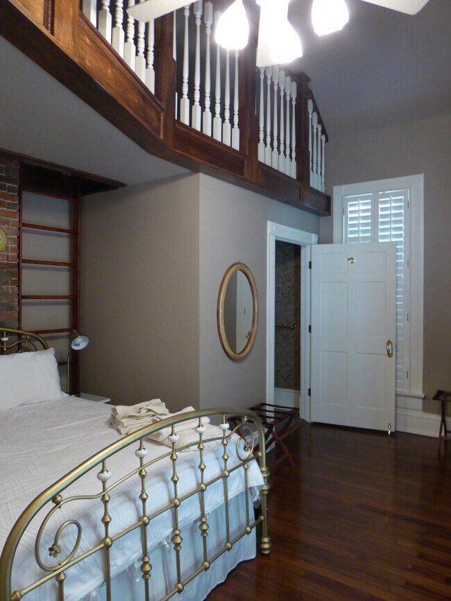 Second Bedroom - 906 Fatherland St