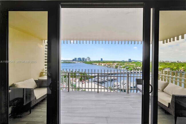 Building Photo - 2 Grove Isle Dr