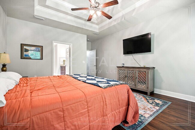 Building Photo - Luxury Living with Private Heated Pool in ...