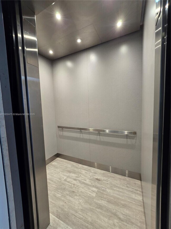 Building Photo - 250 180th Dr