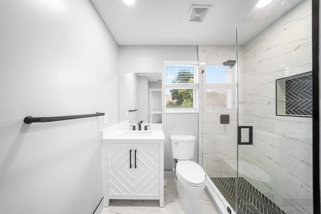 Building Photo - 5233 SW 155th Way