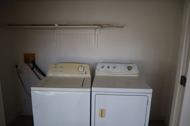 Building Photo - Hear The Songbirds Sing!