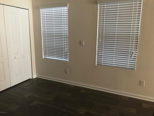 Building Photo - 389 Servia Dr
