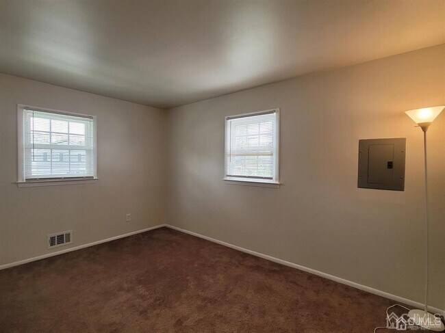 Building Photo - 94 Garfield Ave