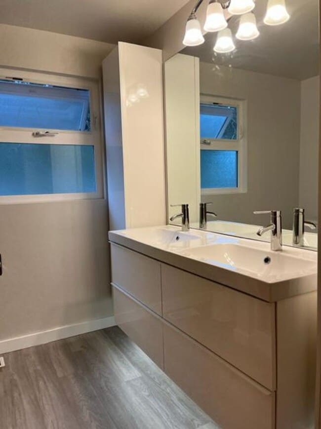 Building Photo - 15114 SE 18th St