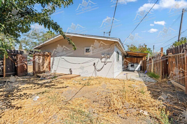 Building Photo - 711 Roselawn Ave
