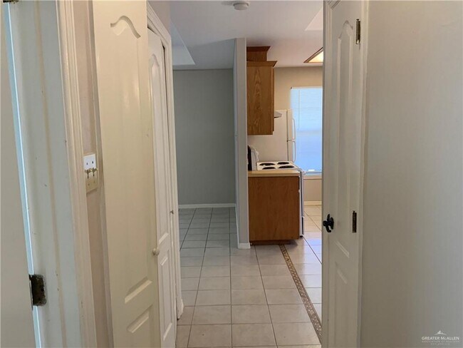 Building Photo - 20 W Bronze Ave