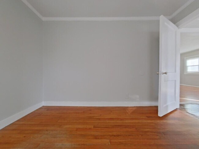 Building Photo - 197 Spring Garden Cir