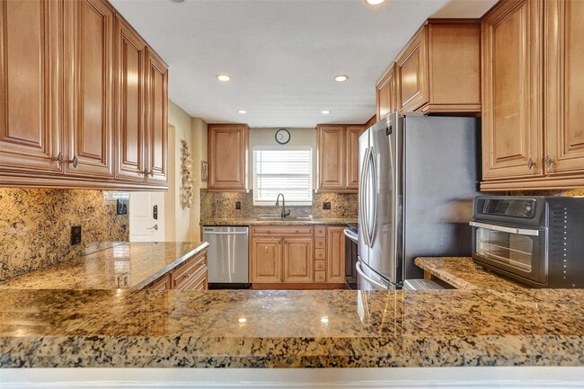 Building Photo - 3051 NE 48th St