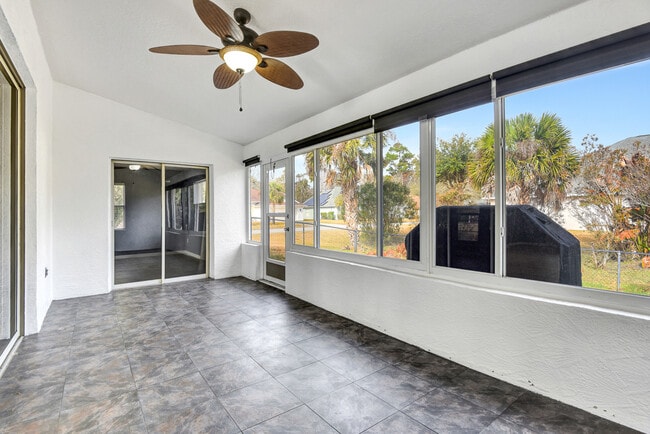 Building Photo - 11 Manderley Ln