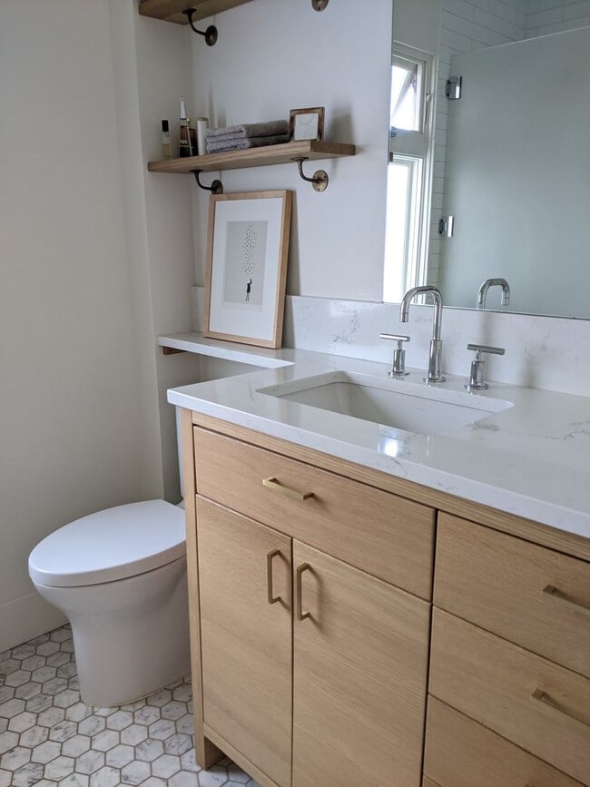 Building Photo - 3bd/1.75ba Seattle Home