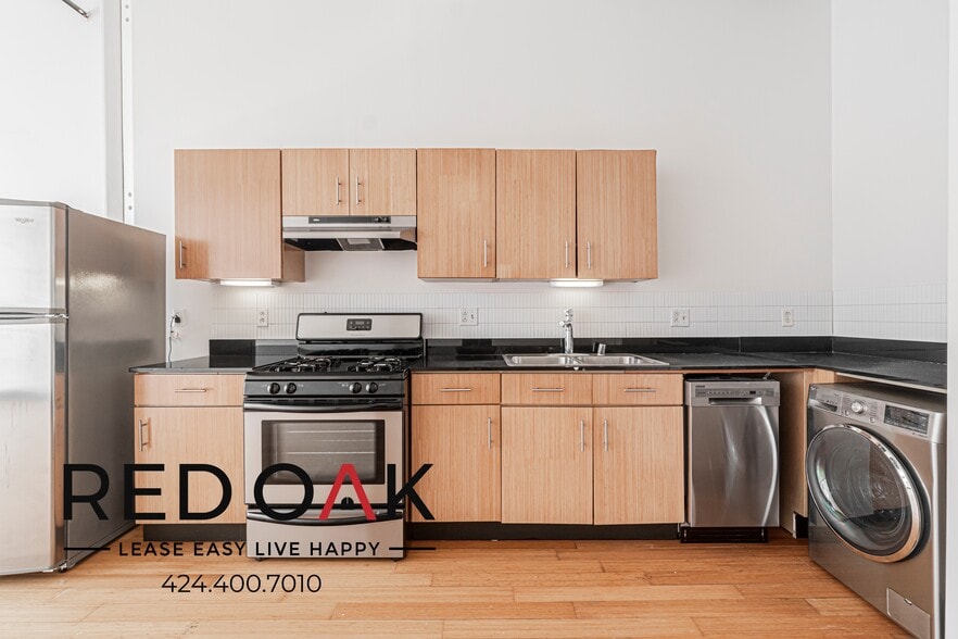 Building Photo - 620 Main St