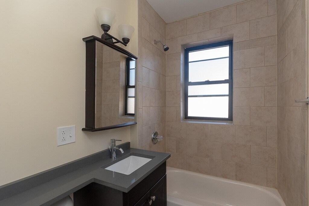 Building Photo - 4551 N Damen Ave