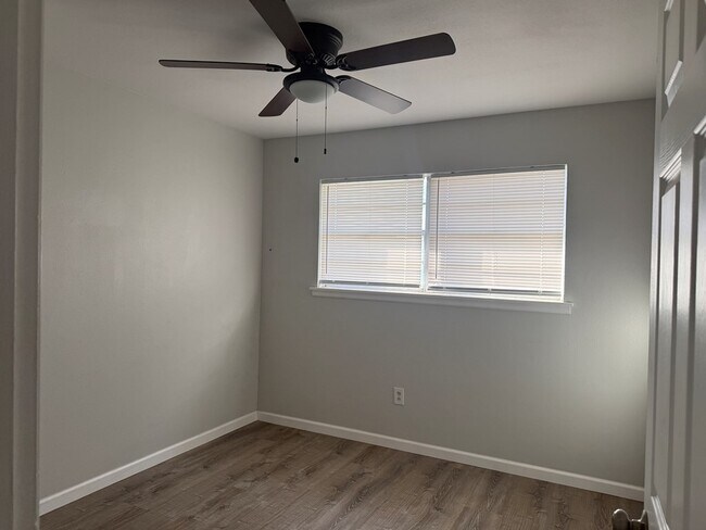 Building Photo - 2705 Cambridge St