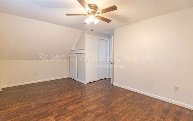 Building Photo - 33 Mills Ln