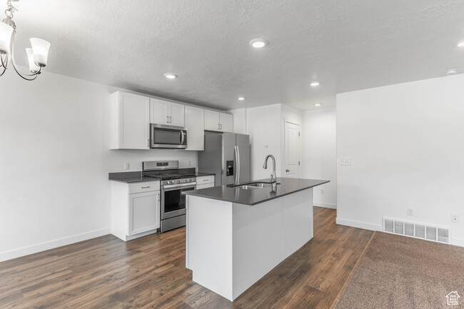 Building Photo - 1848 S 410 W