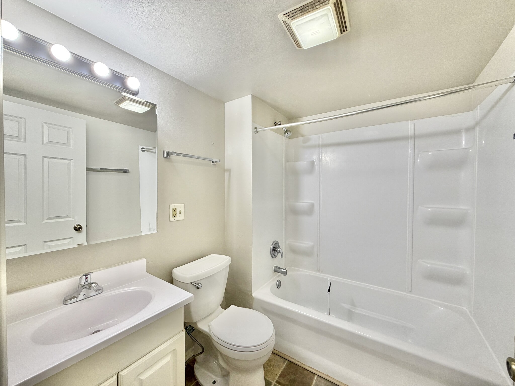 Building Photo - 1014 10th St