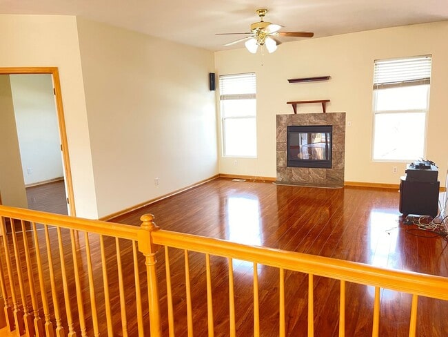 Building Photo - Move-in Special offer!!! Stunning 5 bedroo...