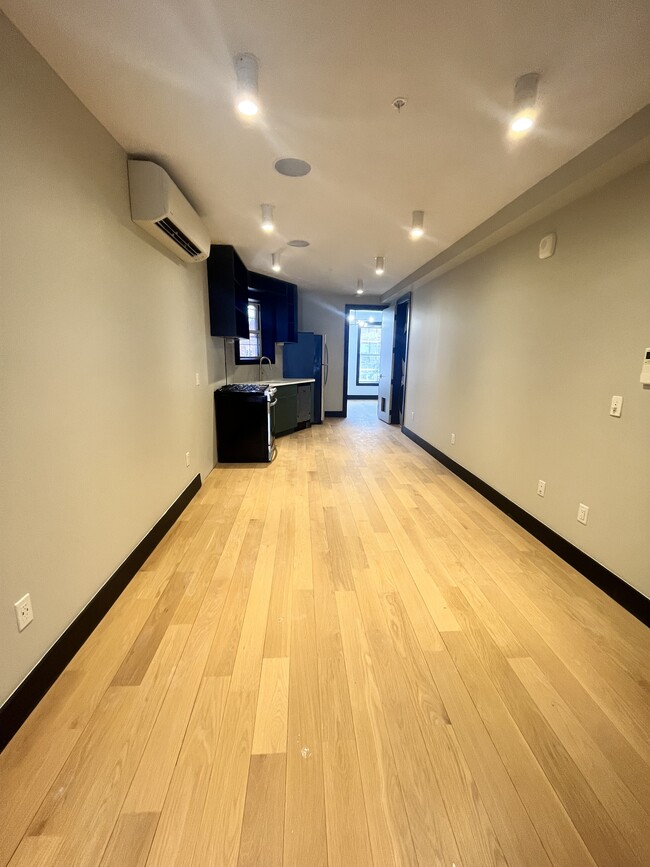 41 Van Wagenen 2R - 46 Van Wagenen Ave