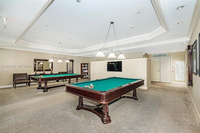 Building Photo - 20000 E Country Club Dr