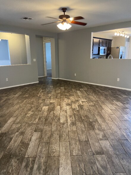 Building Photo - 3016 W White Feather Ln