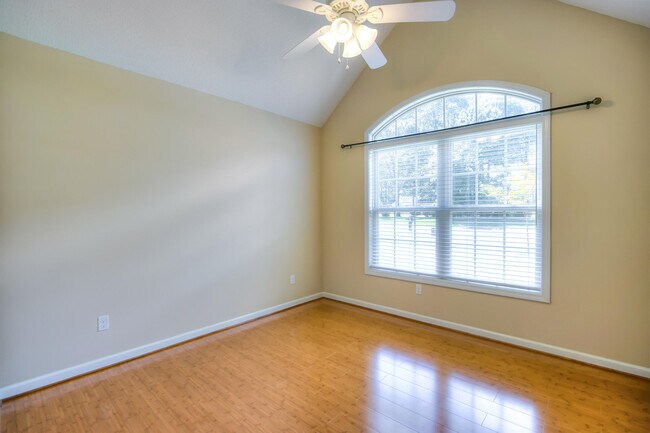 Building Photo - 3165 Foxcroft Cir