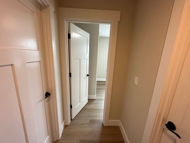 Building Photo - 616