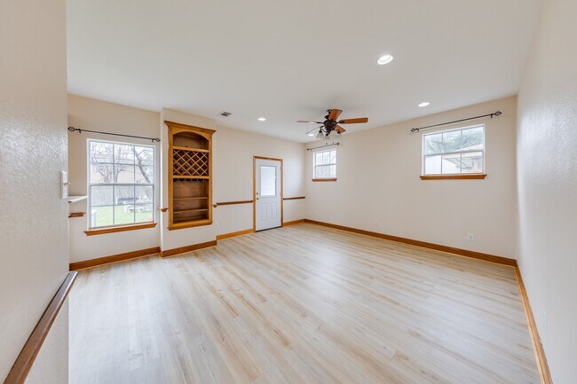 Building Photo - 8514 Bonner Dr