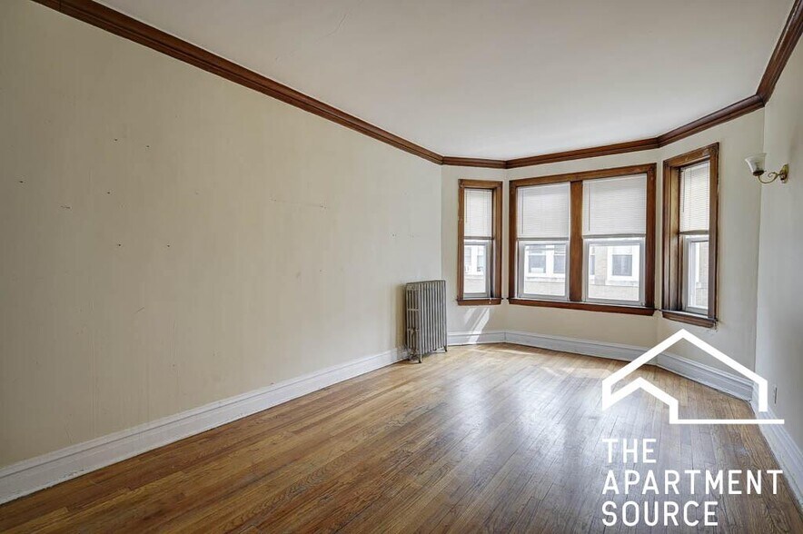 Building Photo - 4830 W Addison St
